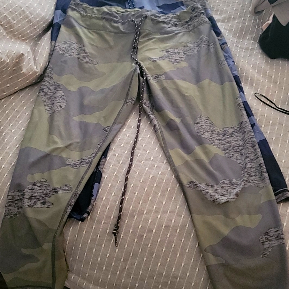 Aerie 7/8 draw string camo legging